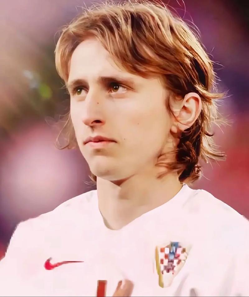 曼城斯特林关键进球锁定三分